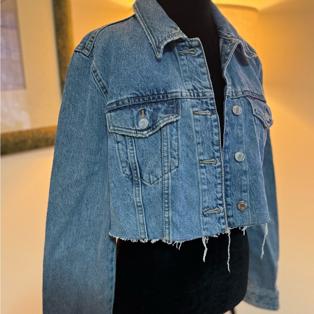ZARA Light Blue Cropped Raw-Hem Denim Jacket - Picture 2 of 4